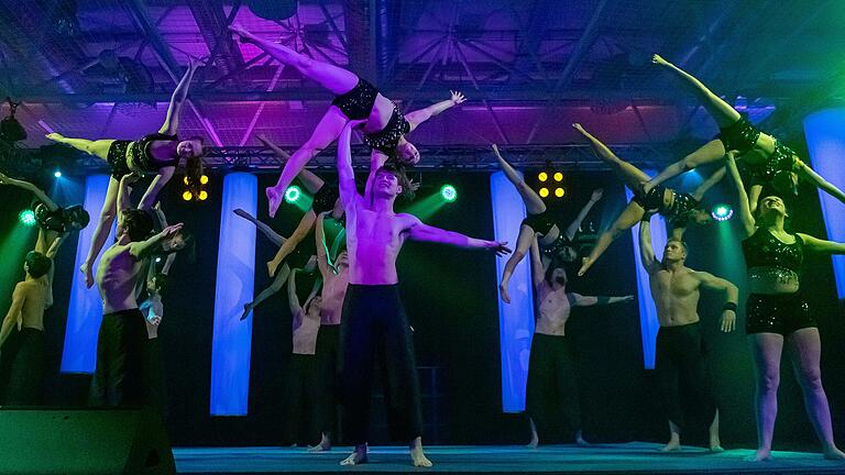 Atemberaubende Akrobatik präsentierte der Circusverein Neumarkt. Atemberaubende Akrobatik präsentierte der Circusverein Neumarkt.