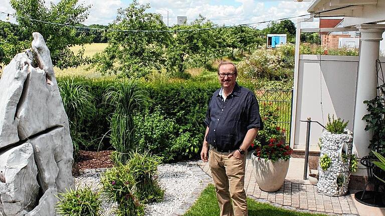 Robert Warmuth hat von seiner Terrasse Am Auwald 42 in Röthlein einen guten Blick auf das Kernkraftwerk Grafenrheinfeld. Robert Warmuth hat von seiner Terrasse Am Auwald 42 in Röthlein einen guten Blick auf das Kernkraftwerk Grafenrheinfeld.