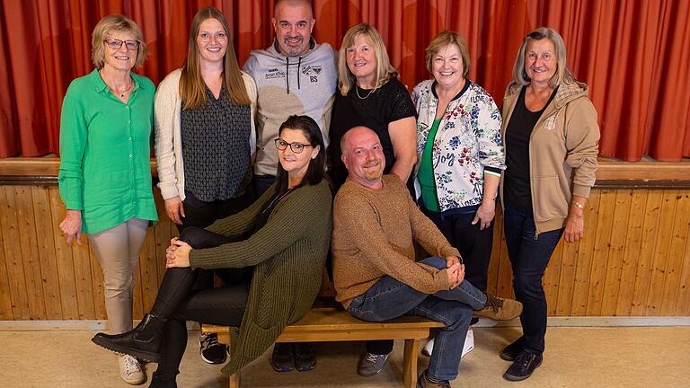 Freuen sich auf das neue Stück (hinten von links): Heidi Münch, Theresa Lehmann, Burkard Schmitt, Annemarie Full, Doris Meth und Andrea Lehmann sowie (vorne): Anja Heigele und Matthias Pfeuffer.