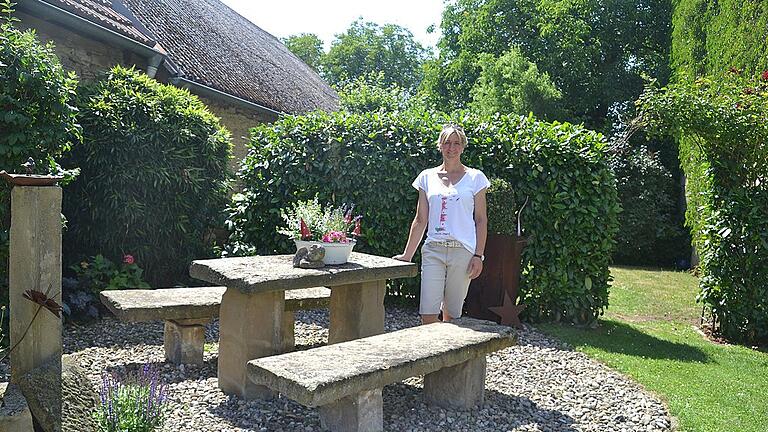 Bettina Schmitt zeigt ihren mit viel Liebe zum Detail gepflegten Landhausgarten in Altbessingen.