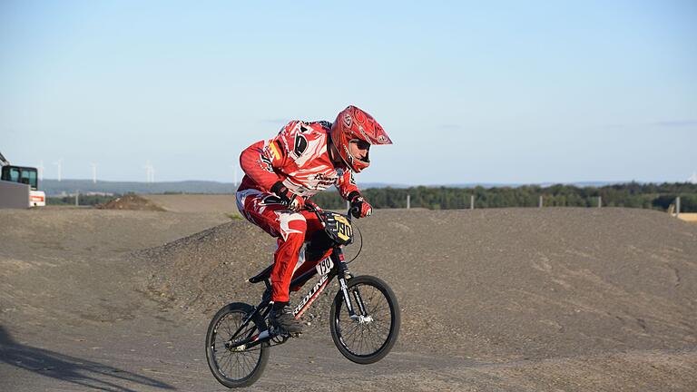 Training auf der neuen BMX-Bahn in Esselbach.