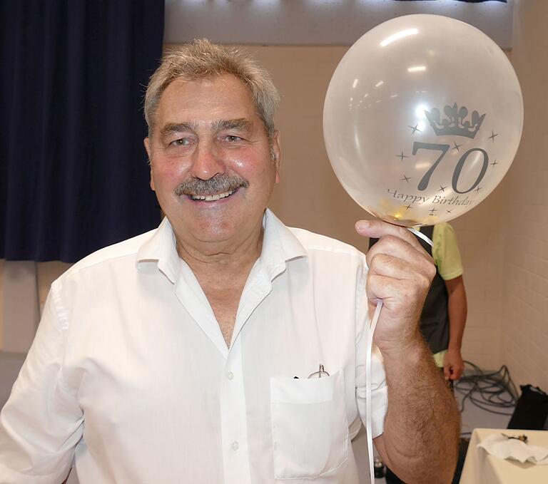 Mitten in den Sommerferien feierte Thüngens Bürgermeister Lorenz Strifsky seinen 70. Geburtstag. Mitten in den Sommerferien feierte Thüngens Bürgermeister Lorenz Strifsky seinen 70. Geburtstag.