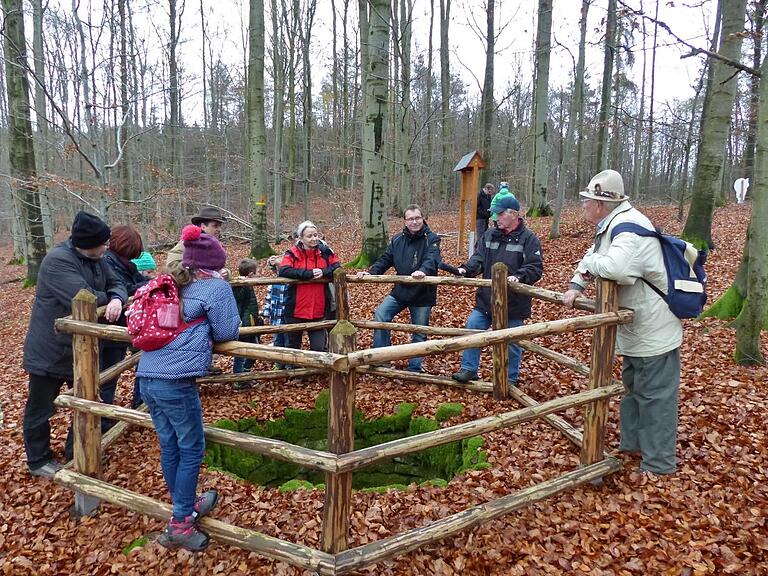 Jedes Jahr gab es und wird es weiterhin noch viele Wanderungen rund um Königsberg und darüber hinaus geben, wie 2015 zur Wolfsfalle im Wald bei Altershausen (Archivfoto). Jedes Jahr gab es und wird es weiterhin noch viele Wanderungen rund um Königsberg und darüber hinaus geben, wie 2015 zur Wolfsfalle im Wald bei Altershausen (Archivfoto).