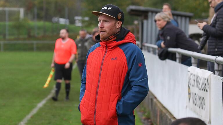 Trainer Phillipp Christ hat bereits seit 2016 beim TSV Eisingen den Hut auf und wird den Aufsteiger auch in der kommenden Saison betreuen. Allerdings gibt es in der Bezirksliga West mit Steffen Bolze (TuS Aschaffenburg-Leider) und Fabian Thiel (TSV Heimbuchenthal) zwei Trainer, die noch länger im Amt sind als der frühere Bayernliga-Spieler.