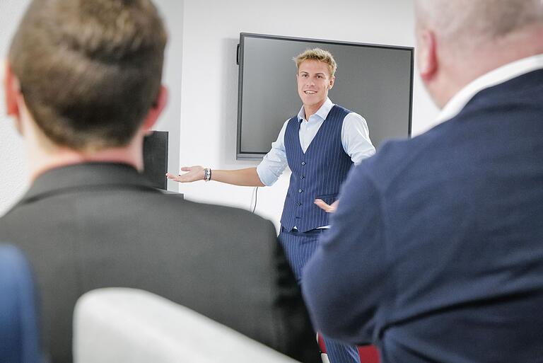 Studierendensprecher Luis Wronski zeigte sich sehr froh über die Möglichkeit, dass sich Studierende nun im Campus Stüble zum Austausch treffen könnten. Der Raum werde in den kommenden Wochen noch lebhafter gestaltet. Studierendensprecher Luis Wronski zeigte sich sehr froh über die Möglichkeit, dass sich Studierende nun im Campus Stüble zum Austausch treffen könnten. Der Raum werde in den kommenden Wochen noch lebhafter gestaltet.
