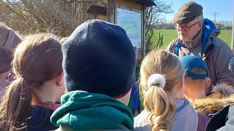 Uli Krammel erzählt spannende Geschichten über Bienen. Uli Krammel erzählt spannende Geschichten über Bienen.