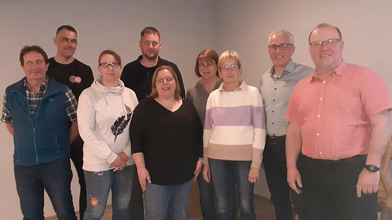 Auf dem Foto (von links):  Peter Fischer (2. Vorsitzender), Benjamin Albrecht (Schriftführer), die Beisitzer Daniela Schobig, Marco Schüler, Nicole Bock, Christine Reinhart und Ulla Herold, Günter Pfeiffer (Kassier) und Michael Dros (1. Vorsitzender). Es fehlen die Beisitzer Klaus Pötsch, Christian Glowatzki und Annika Raehse.