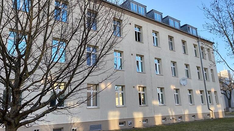 Über den Zustand des Gebäudes 210 in der Ledward Kaserne in Schweinfurt vor der Nutzung als Notunterkunft für ukrainische Flüchtlinge gibt es Streit. Über den Zustand des Gebäudes 210 in der Ledward Kaserne in Schweinfurt vor der Nutzung als Notunterkunft für ukrainische Flüchtlinge gibt es Streit.