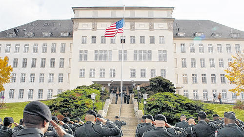 Imposanter Bau: Nach dem Abzug der US-Army will ein Investor das frühere Krankenhaus in ein Wohnhaus umbauen. Imposanter Bau: Nach dem Abzug der US-Army will ein Investor das frühere Krankenhaus in ein Wohnhaus umbauen.