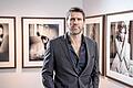 Vincent Peters zu Gast in Würzburg       -  Vincent Peters und seine Bilder in der Galerie Immagis.