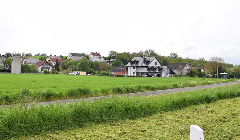 Am Rand von Burghausen plant die Gemeinde Wasserlosen die Ausweisung von drei Bauplätzen mit Hilfe des Beschleunigungsparagraphen 13b. Jetzt ist das Vorhaben erst einmal gestoppt. Am Rand von Burghausen plant die Gemeinde Wasserlosen die Ausweisung von drei Bauplätzen mit Hilfe des Beschleunigungsparagraphen 13b. Jetzt ist das Vorhaben erst einmal gestoppt.