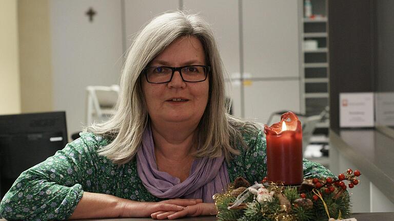 Gabriele Morath berät sozial Schwache für den Caritasverband Bad Kissingen. Sie und andere Organisationen setzen Spendengelder der Weihnachtshilfe der Saale-Zeitung ein, um Bedürftigen zu helfen. Foto: Steffen Standke       -  Gabriele Morath berät sozial Schwache für den Caritasverband Bad Kissingen. Sie und andere Organisationen setzen Spendengelder der Weihnachtshilfe der Saale-Zeitung ein, um Bedürftigen zu helfen. Foto: Steffen Standke