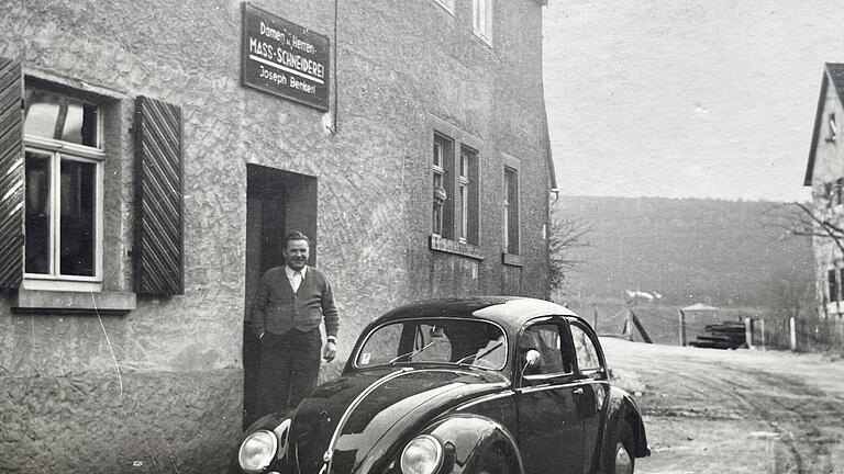 Das Haus in der Mittelgasse 11 in Thüngen wurde 1904 erworben und bis 1992 als Wohnhaus und Werkstatt genutzt. Adolf Benkert (im Bild) hat 1943 den väterlichen Betrieb übernommen. Nach ihm folgten Horst und bis zu seinem Unfalltod Jochen Benkert. Das Haus in der Mittelgasse 11 in Thüngen wurde 1904 erworben und bis 1992 als Wohnhaus und Werkstatt genutzt. Adolf Benkert (im Bild) hat 1943 den väterlichen Betrieb übernommen. Nach ihm folgten Horst und bis zu seinem Unfalltod Jochen Benkert.