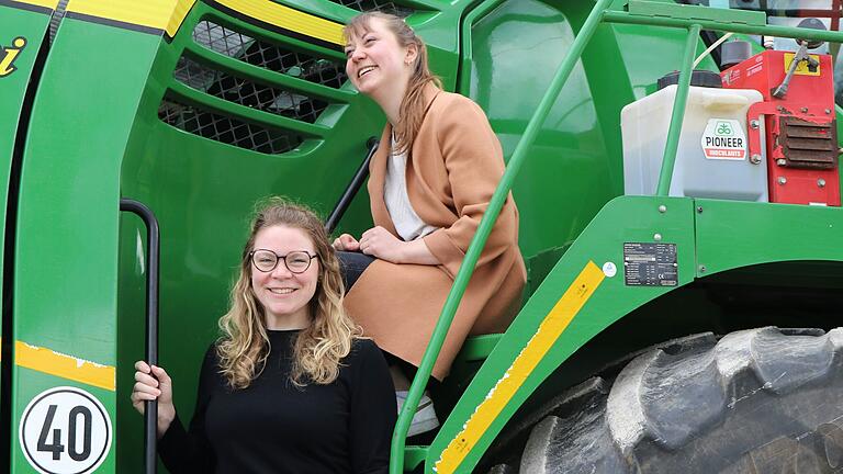 Die Schwestern Susanne (links) und Franziska Wolf übernehmen den landwirtschaftlichen Betrieb ihrer Eltern in Eußenheim. Die Schwestern Susanne (links) und Franziska Wolf übernehmen den landwirtschaftlichen Betrieb ihrer Eltern in Eußenheim. 