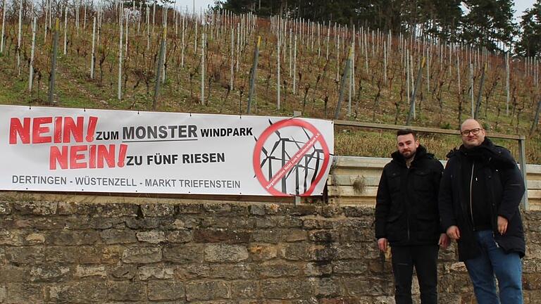Im Homburg hat sich eine Bürgerinitiative gegründet, um die fünf Windräder auf Dertinger Gemarkung zu verhindern. Zum Vorsitzenden wurden Gabriel Watzka (links) gewählt. Sein Stellvertreter ist Steffen Schäfer (rechts). Im Homburg hat sich eine Bürgerinitiative gegründet, um die fünf Windräder auf Dertinger Gemarkung zu verhindern. Zum Vorsitzenden wurden Gabriel Watzka (links) gewählt. Sein Stellvertreter ist Steffen Schäfer (rechts).