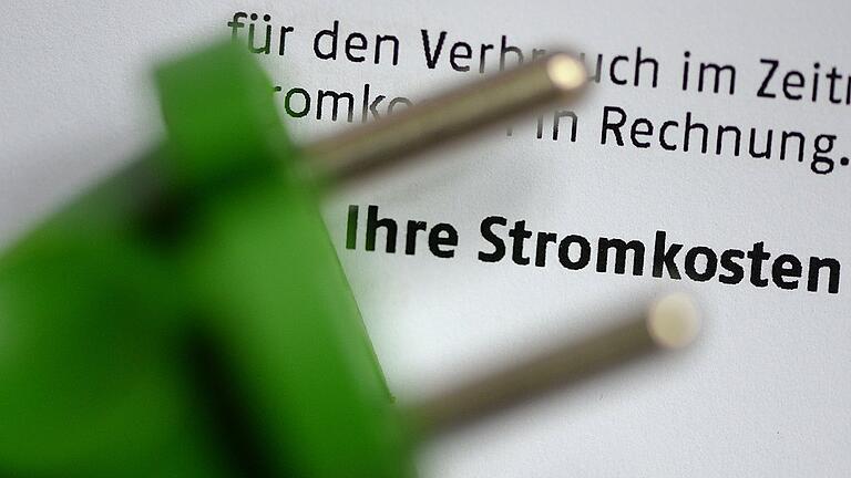 Strompreis - Der Strompreis setzt sich aus den Produktionskosten, Steuern, Abgaben, Umlagen und Netzentgelten der Betreiber zusammen. Strompreis - Der Strompreis setzt sich aus den Produktionskosten, Steuern, Abgaben, Umlagen und Netzentgelten der Betreiber zusammen.
