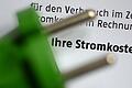 Strompreis       -  Der Strompreis setzt sich aus den Produktionskosten, Steuern, Abgaben, Umlagen und Netzentgelten der Betreiber zusammen.