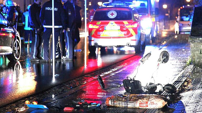 Verkehrsunfall in Tretzendorf: Ein 80-Jähriger wurde von einem Auto erfasst und lebensgefährlich verletzt. Verkehrsunfall in Tretzendorf: Ein 80-Jähriger wurde von einem Auto erfasst und lebensgefährlich verletzt.