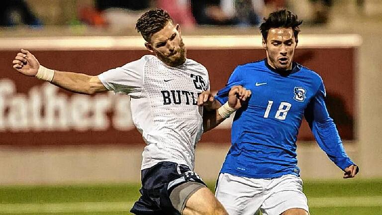 Ein Traum wird wahr: Der Oberschwarzacher Timo Pitter (rechts) wurde beim Super Draft der Major League Soccer vom FC Dallas ausgewählt und bekommt einen Profivertrag. Ein Traum wird wahr: Der Oberschwarzacher Timo Pitter (rechts) wurde beim Super Draft der Major League Soccer vom FC Dallas ausgewählt und bekommt einen Profivertrag.