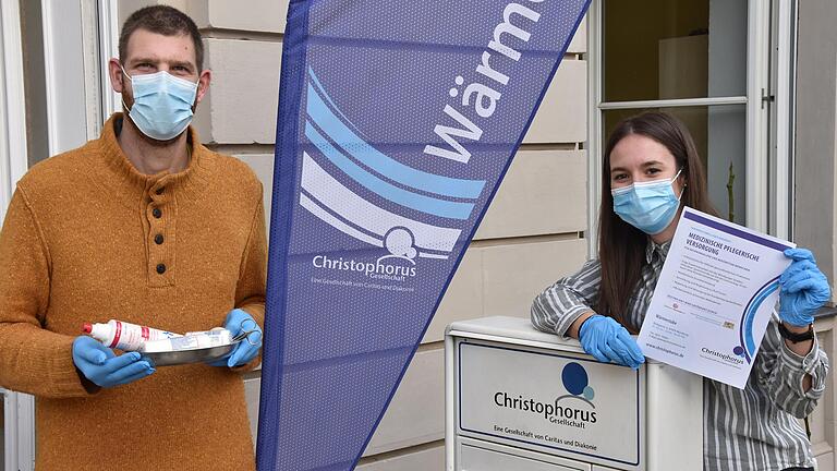 Julia Abler und Andreas Schick vom Medizinischen Projekt der Wärmestube begleiten Wohnungslose mit gesundheitlichen Problemen. Julia Abler und Andreas Schick vom Medizinischen Projekt der Wärmestube begleiten Wohnungslose mit gesundheitlichen Problemen.