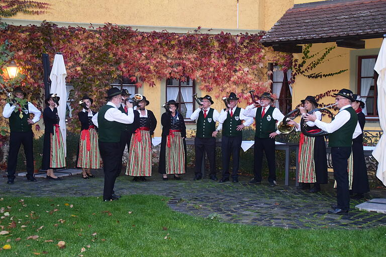 Das Jagdhornbläsercorps Würzburg unter Leitung von Hornmeister Peter Kraus eröffnete die Hubertusfeier.