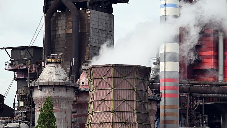 Thyssenkrupp Steel       -  Der Industriekonzern Thyssenkrupp hat im dritten Quartal erneut rote Zahlen geschrieben.