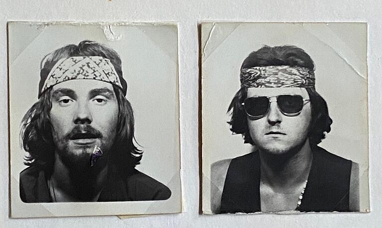Portraitfotos aus den 1970er Jahren. Frank Dickas (links) und Josef Krause im Jahre 1972 mit langen Haaren und Stirnband. Portraitfotos aus den 1970er Jahren. Frank Dickas (links) und Josef Krause im Jahre 1972 mit langen Haaren und Stirnband.