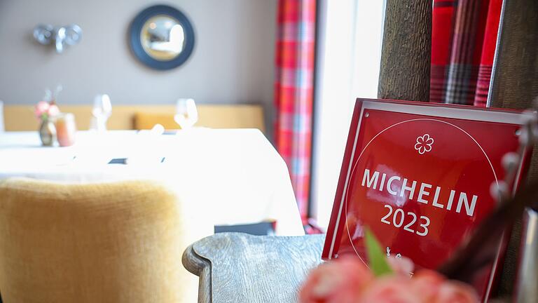 Das Sternerestaurant Masters im Spa & GolfResort Weimarer Land - Auch in einem vom Michelin-Führer ausgezeichneten Restaurant freut man sich über Lob - am besten mit einem Satz, der über ein „Das war lecker” hinausgeht. Das Sternerestaurant Masters im Spa & GolfResort Weimarer Land - Auch in einem vom Michelin-Führer ausgezeichneten Restaurant freut man sich über Lob - am besten mit einem Satz, der über ein „Das war lecker” hinausgeht.