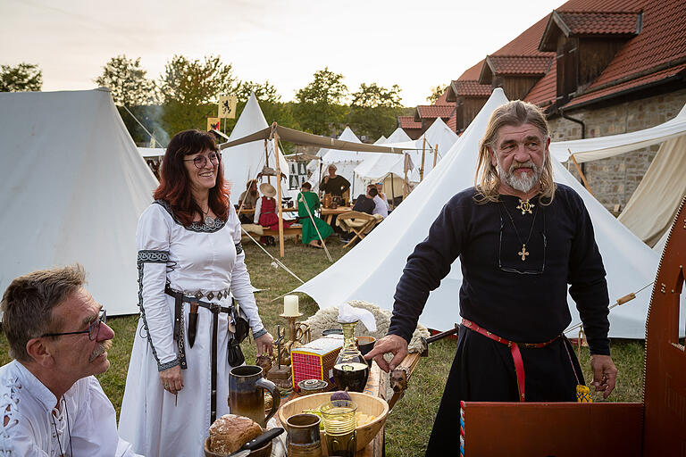 Ein paar Tage Lagerleben, Kochen, Musizieren, Erzählen – die Gemeinschaft ist es, was die Mittelalterfreunde an ihren Treffen besonders schätzen.