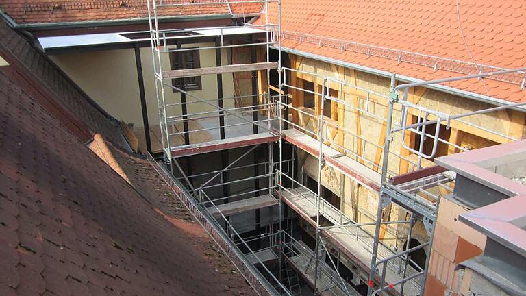 Der Innenhof in der Sanierungsphase. Der Innenhof in der Sanierungsphase.