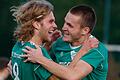 Yannick Strauß (links) und Torschütze Marvin Schaefer bejubeln das Tor zum 3:2 ihres SV Kürnach gegen den SV Heidingsfeld. Die Kürnacher gehen als Kreisliga-Zweiter in die Winterpause.