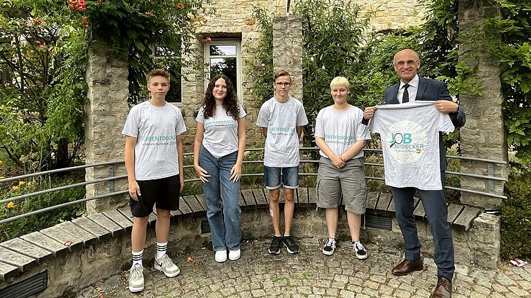 Das Jobentdecker-Projekt geht in die nächste Runde. Ab sofort können sich Schülerinnen und Schüler ab 14 Jahren bewerben, um die unterschiedlichsten Berufe zu erkunden. Unser Bild zeigt vier Jobentdecker aus dem Jahr 2023. Das Jobentdecker-Projekt geht in die nächste Runde. Ab sofort können sich Schülerinnen und Schüler ab 14 Jahren bewerben, um die unterschiedlichsten Berufe zu erkunden. Unser Bild zeigt vier Jobentdecker aus dem Jahr 2023.