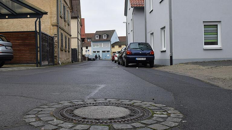 In der Schweizer Straße in Sennfeld muss beim Straßenausbau auch das Kanalnetz verbessert werden.