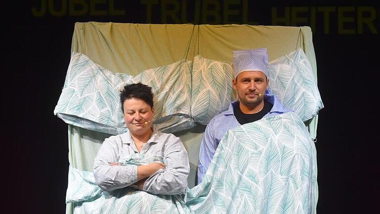 „Bettgeschichten“ mit Diana Unleber und Florian Hahn. - „Bettgeschichten“ mit Diana Unleber und Florian Hahn. „Bettgeschichten“ mit Diana Unleber und Florian Hahn. - „Bettgeschichten“ mit Diana Unleber und Florian Hahn.