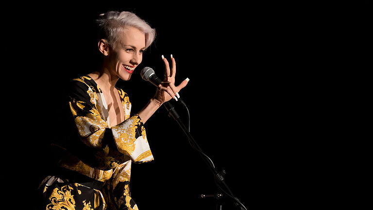 Lisa Eckhart       -  Die österreichische Poetry-Slammerin und Kabarettistin Lisa Eckhart tritt am Samstag (21.09.19) mit ihrem Programm 'Die Vorteile des Lasters' im Würzburger Bockshorn auf.