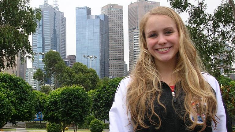 Lorea Urquiaga nahm mit 18 mit der deutschen Mannschaft der Synchronschwimmerinnen an den Weltmeisterschaften in Melbourne teil. Lorea Urquiaga nahm mit 18 mit der deutschen Mannschaft der Synchronschwimmerinnen an den Weltmeisterschaften in Melbourne teil.