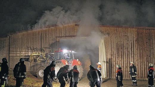 Nach dem Brand dieser Feldscheune zwischen Wollbach und Premich wurde der mutmaßliche Brandstifter von Burkardroth Mitte Januar 2011 gefasst. Nach dem Brand dieser Feldscheune zwischen Wollbach und Premich wurde der mutmaßliche Brandstifter von Burkardroth Mitte Januar 2011 gefasst.