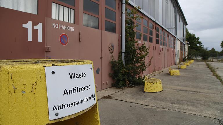 Die ehemalige Panzerhalle 237 der Ledward Kaserne soll stehen bleiben und 2026 unter anderem als Blumenhalle bei der Landesgartenschau fungieren.