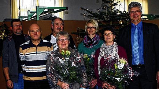 Ausgezeichnet: Jochen Berninger (rechts) gratulierte im Namen der Chefin Ursula Berninger den Betriebsjubilaren der Firma Bittorf, die da sind (von links) Reinhard Simon, Peter Herbert, Hans-Werner Hess, Ingrid Zimmerer, Kerstin Karlein und Inge Zimmer.