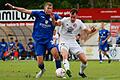 Julian Wild (links) vom FV 04 Würzburg im Zweikampf gegen Alexander Stierstorfer vom SV Donaustauf: Die Würzburger gewannen ihr Heimspiel gegen den im Vorfeld als Favoriten gehandelten Gegner, obwohl sie auch diesmal zunächst in Rückstand lagen.