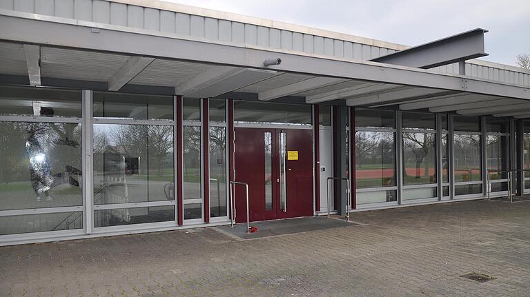 In der Sporthalle des AvH wurde die gemeinsame Teststelle eingerichtet. Auf das Gelände darf nur kommen, wer vom Gesundheitsamt dazu aufgefordert worden ist. In der Sporthalle des AvH wurde die gemeinsame Teststelle eingerichtet. Auf das Gelände darf nur kommen, wer vom Gesundheitsamt dazu aufgefordert worden ist.