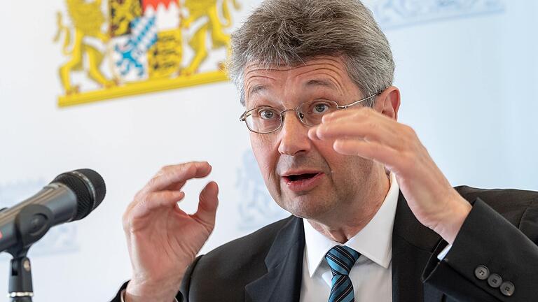 Schulminister Michael Piazolo (FW) will Bayerns Schülern künftig in Projekt-Wochen mehr Alltagskompetenzen vermitteln. Schulminister Michael Piazolo (FW) will Bayerns Schülern künftig in Projekt-Wochen mehr Alltagskompetenzen vermitteln. 