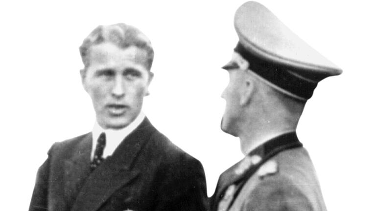 Aus der Zeit in Peenemünde: SS-Sturmbannführer Wernher von Braun im Jahr 1944 mit einem Offizier der Wehrmacht.&nbsp;