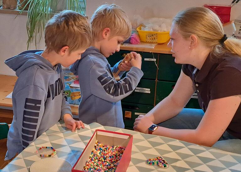 Konzentriert beim Spiel mit Betreuerin Franziska Heck. Konzentriert beim Spiel mit Betreuerin Franziska Heck.