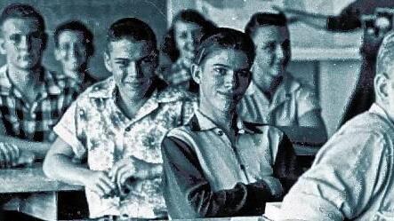 Völkerverständigung in frühen Jahren. Kurt Petzold, vorne rechts, in seiner amerikanischen Austauschklasse in Oklahoma City 1954. Völkerverständigung in frühen Jahren. Kurt Petzold, vorne rechts, in seiner amerikanischen Austauschklasse in Oklahoma City 1954.
