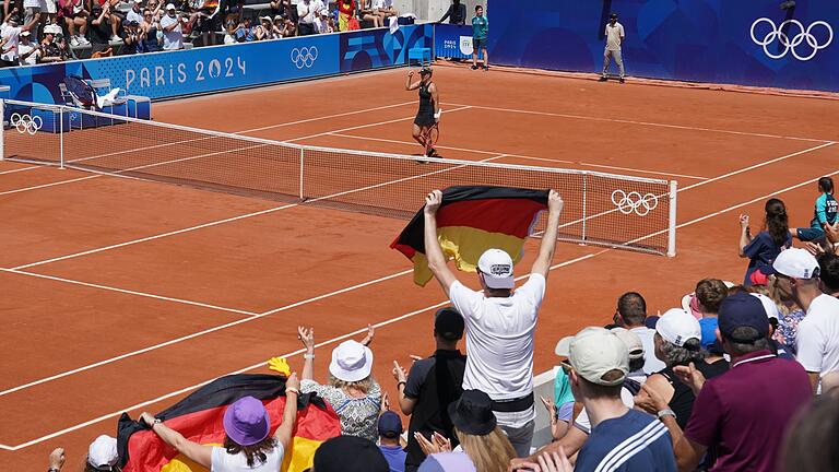 Paris 2024 - Tennis       -  'Let's go, Angie': Angelique Kerber wird in Paris von deutschen Fans unterstützt.