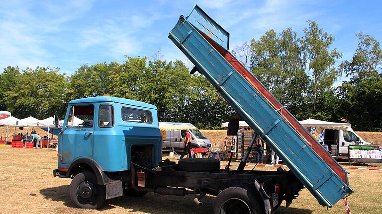 Seit vier Jahren Stammgast beim Stockheimer Oldtimertreffen: Alfred Saur aus Reichensachsen in Nordhessen. Sein Magirus-Deutz Lkw 75 D6 FK wurde 1968 beim Traktorenhersteller Eicher im Dingolfinger Werk entwickelt und produziert.