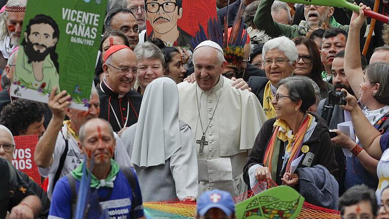 Mit der Synode zum Amazonas beschreitet Papst Franziskus, hier bei einer Prozession während des dreiwöchigen Treffens, neue Wege.