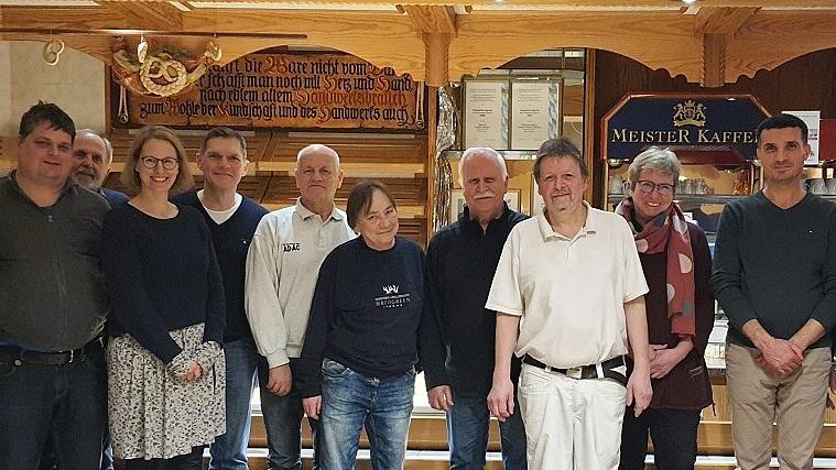 Artikel Bäckerei       -  Zusammen mit dem SPD-Ortsverein informierten sich auch zwei Stadträte und  der Bezirkstagskandidat  bei der Bäckerei Hedrich. Das Foto entstand per Selbstauslöser (auf Nachfrage der Redaktion).