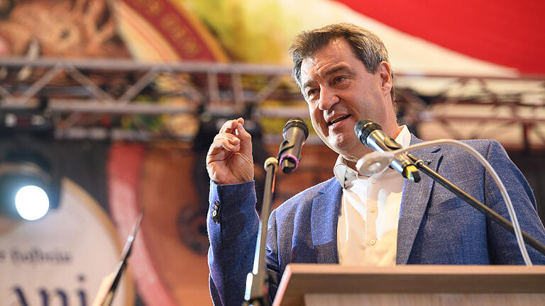 Ministerpräsident auf Kiliani       -  Der bayerische Ministerpräsident Markus Söder (CSU) besucht am Sonntag (22.07.18) das Bierzelt auf dem Kiliani-Volksfest in Würzburg.